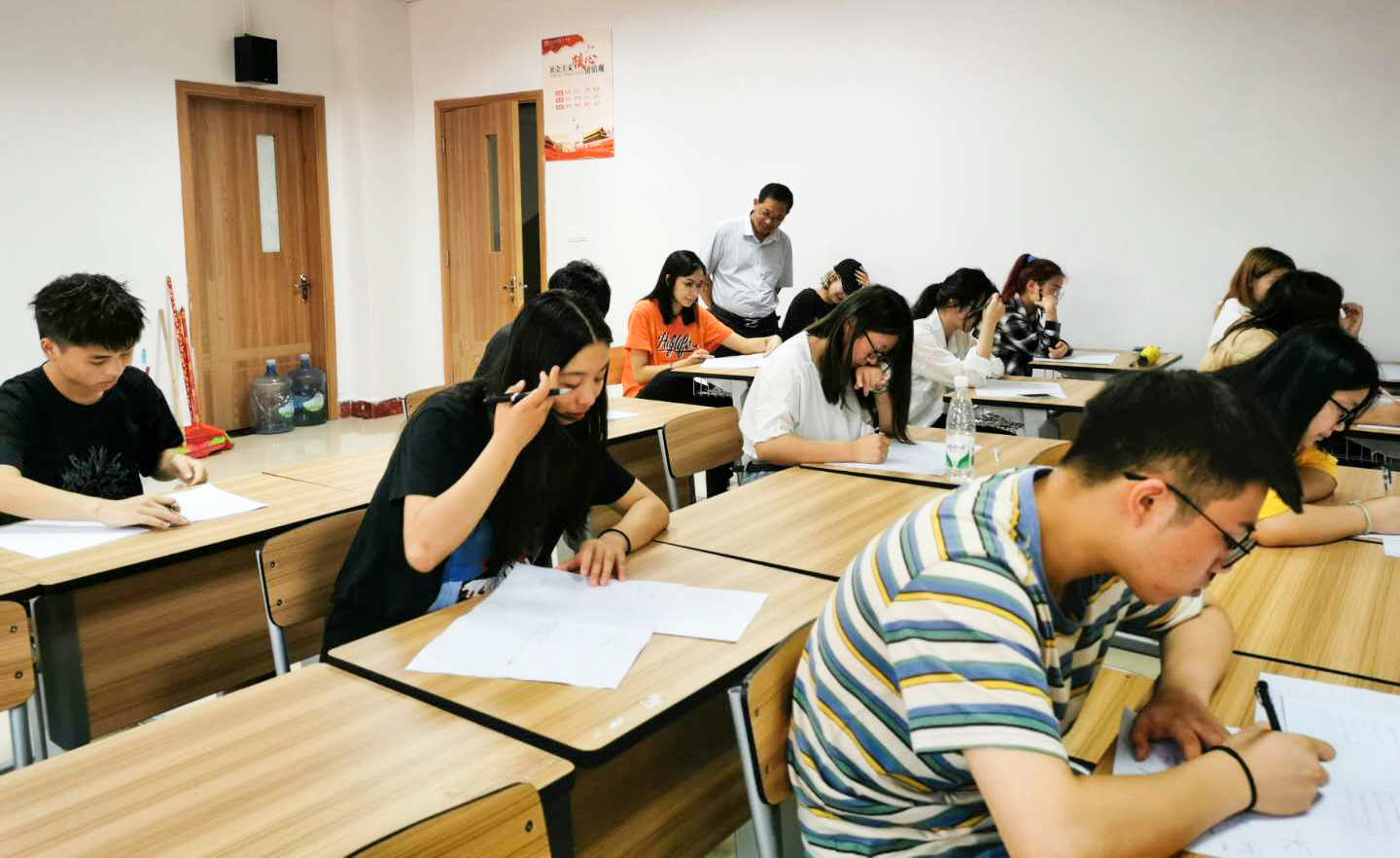 1594366838974066764.jpg 1594366838974066764.jpg