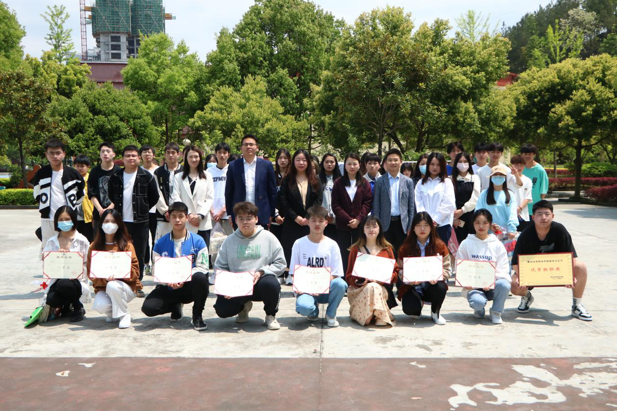 1653359891125042176.png 4.png