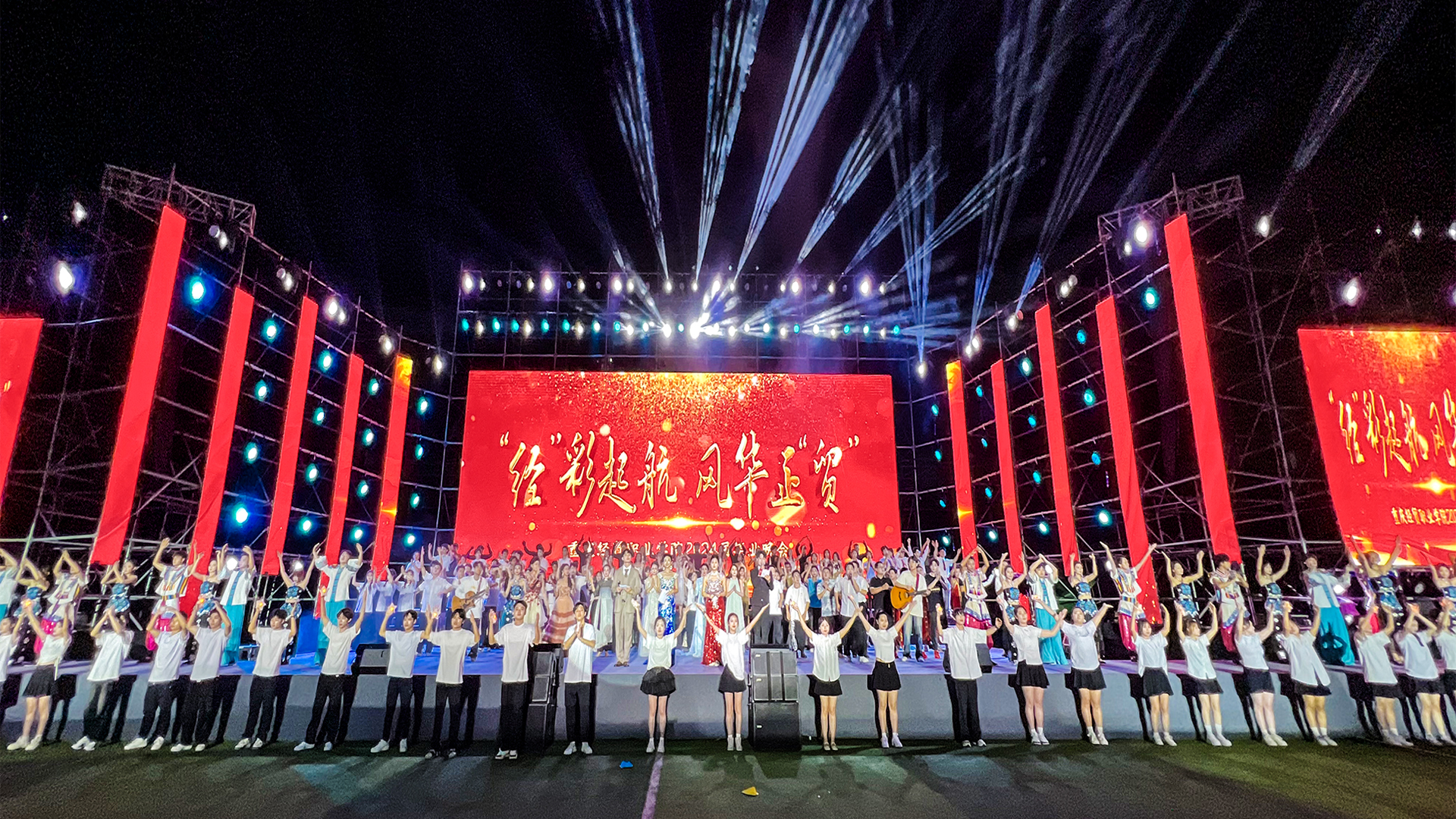 1719214615122036615.jpg 合影-压缩.jpg