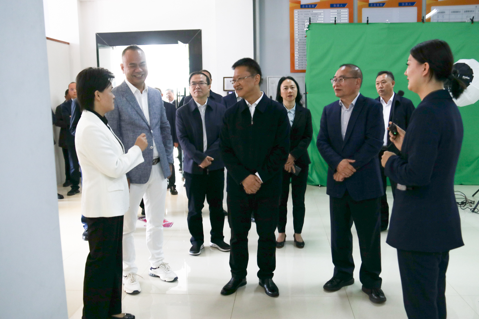 1728638277572059902.jpg IMG_9896.jpg